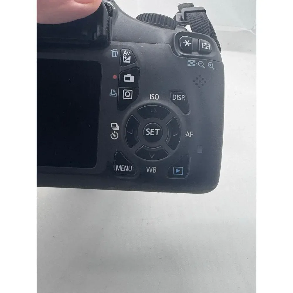 Canon EOS Rebel T3 DS126291 digital camera with new battery & charger